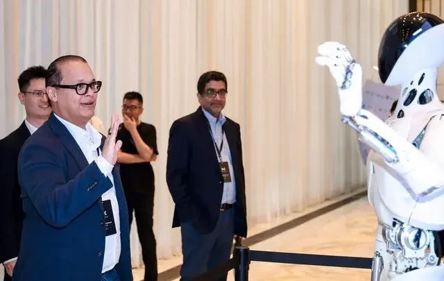 توسعه نمونه اولیه روبات انسان نما برای صنعت خودروسازی