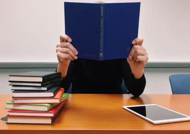 راهکاری برای معضل تقلب با هوش مصنوعی: دانشگاه‌ها به امتحانات شفاهی روی آورده‌اند