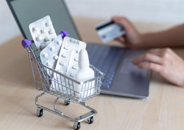 وزارت بهداشت با توزیع اینترنتی دارو مخالف نیست