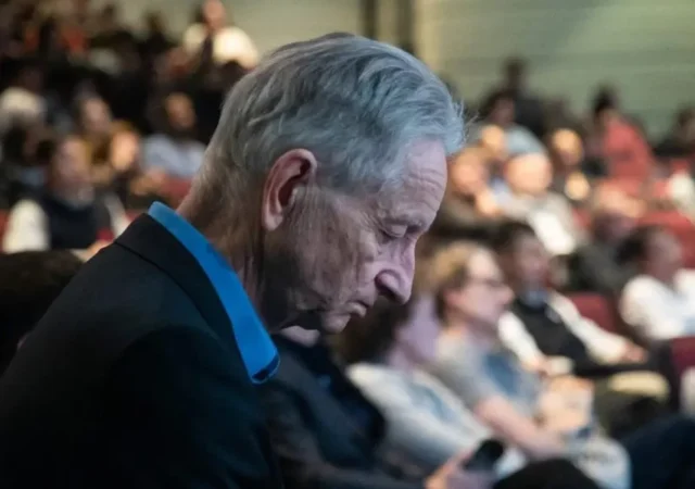 پیش‌بینی جدید پدرخوانده هوش مصنوعی: از بیکاری گسترده تا ورود ربات‌ها به جنگ