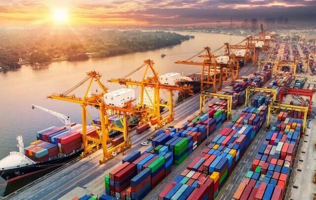 ترانزیت کالاهای غیرنفتی از بنادر قشم ۹۹۲ درصد افزایش یافت