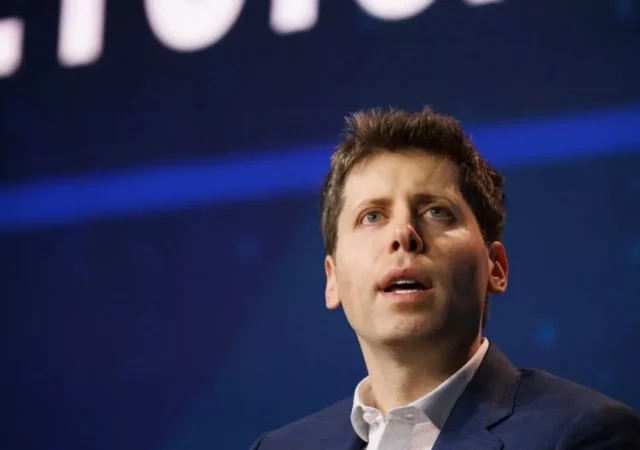 سم آلتمن می‌گوید هوش مصنوعی می‌تواند تعریف «شغل واقعی» را تغییر دهد