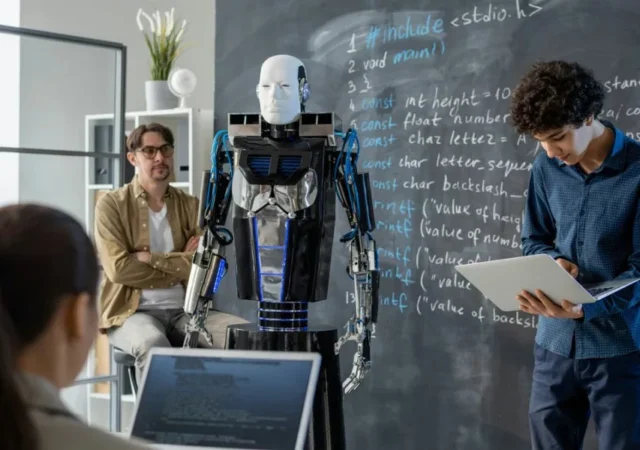 غول‌های فناوری برای آموزش هوش مصنوعی به معلمان میلیون‌ها دلار سرمایه‌گذاری می‌کنند