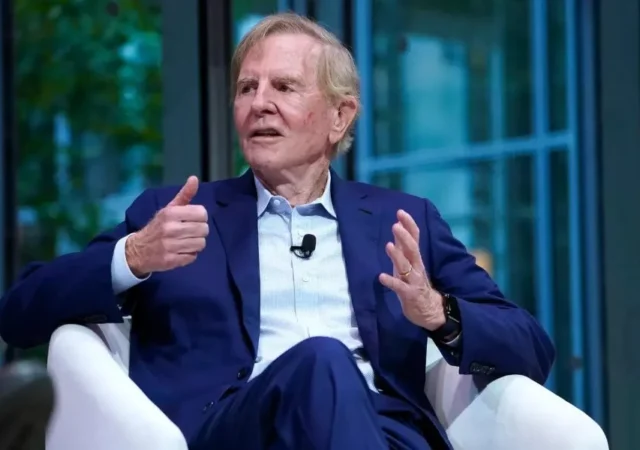 مدیرعامل سابق اپل OpenAI را اولین رقیب واقعی اپل در چند دهه اخیر می‌داند