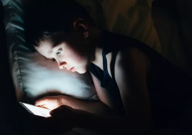 چت‌بات‌های متا در تعامل با کاربران خردسال با محدودیت‌های جدید روبه‌رو شدند