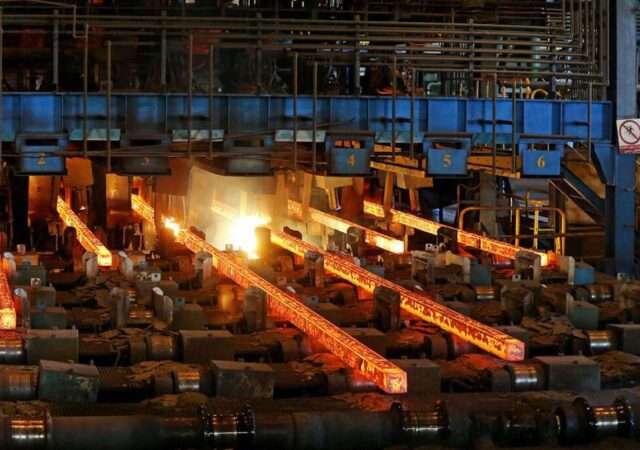 طرح‌های جدید وزارت اقتصاد برای بازسازی و تامین مالی پساجنگ / روند بازسازی صنایع آغاز شد