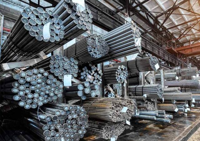 محتکران با اعلام عرضه محصولات فولادی، مجبور به خروج کالاها از انبارها شدند