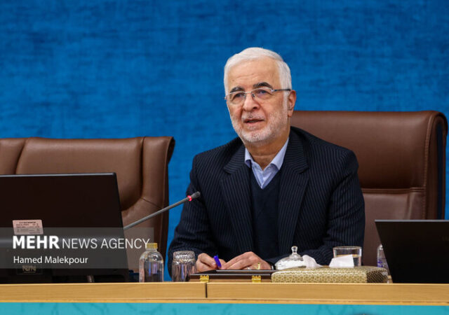 مومنی: سپاه پاسداران ستون اقتدار ایران است