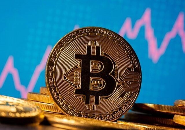 بیت‌کوین دست به عصا شد/ بازار رمزارز‌ها در انتظار تورم آمریکا