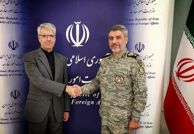 دیدار سخنگوی ارتش و بقایی؛ همراهی میدان و دیپلماسی برای ایران