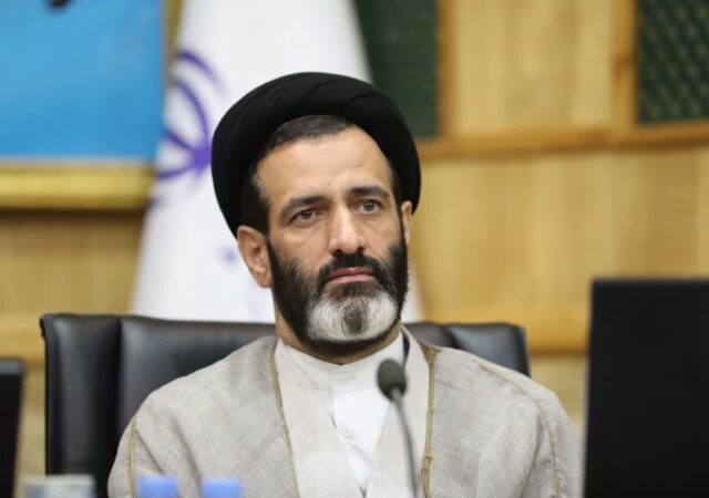 قیمت خودرو باید در شورای رقابت تعیین شود؛ کمبودی در ورق فولاد نداریم