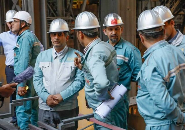 تأکید مدیرعامل فولاد مبارکه بر اهمیت بازسازی و بهبود فرآیندهای تولید در شرایط سخت