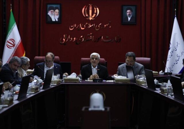 عارف: ایران دشمن را در صورت محاسبه غلط، شگفت زده می‌کند